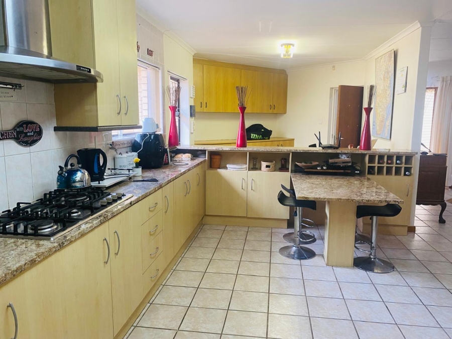 4 Bedroom Property for Sale in Summerstrand Eastern Cape